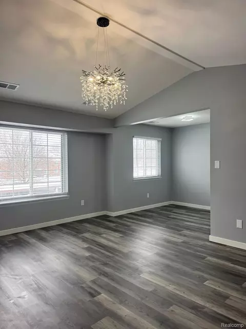 31844 Kelly Rd #4, Roseville, MI 48066