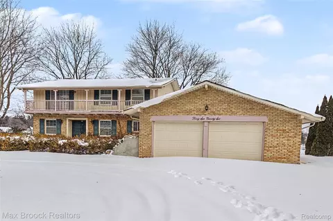 4696 Walnut Lake Rd, Bloomfield Hills, MI 48301