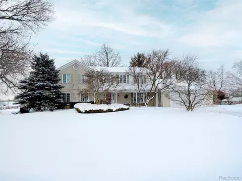 36209 Trenton Ct, Farmington Hills, MI 48335