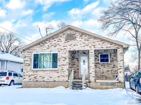 25646 Stanford St, Dearborn Heights, MI 48125