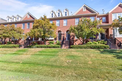 25476 Saint James, Southfield, MI 48075