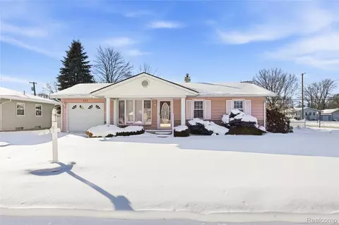 532 Michigan Ave, Marysville, MI 48040