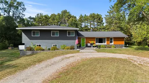 1906 Indianwood Rd, Orion, MI 48362