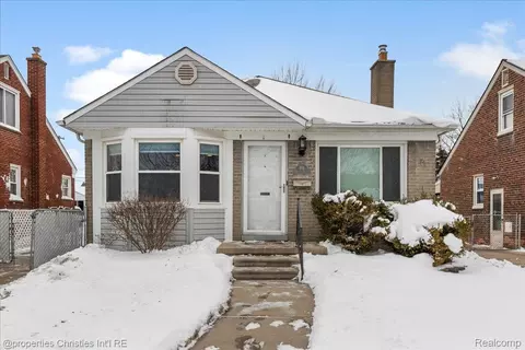 916 Harrison Blvd, Lincoln Park, MI 48146