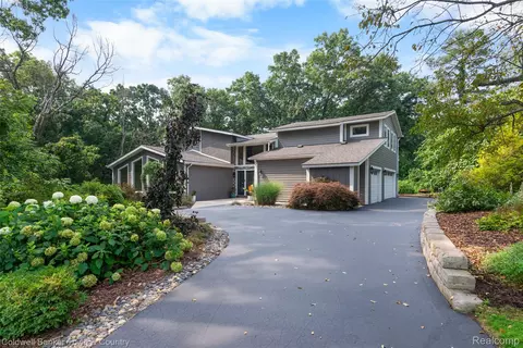 5728 Eggert Pl, Brighton, MI 48116