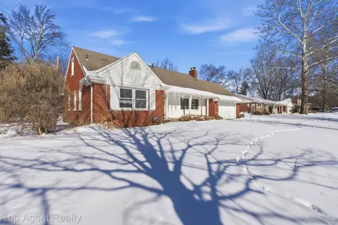 32306 Baintree Rd, Farmington Hills, MI 48334