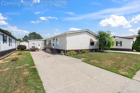 49280 Wildwood Ct, Shelby Township, MI 48315