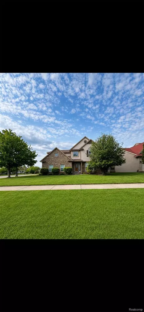 8366 Sherwood Dr, Grand Blanc, MI 48439