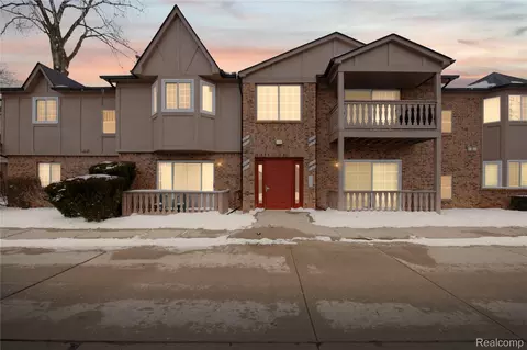 30606 Oakridge Manor Dr #4, Roseville, MI 48066