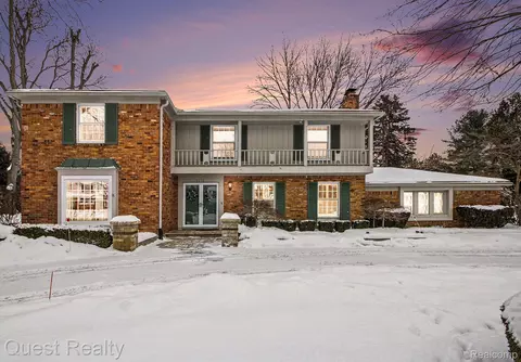 3872 Peabody Dr, Bloomfield Hills, MI 48302