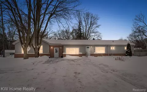 8535 Andersonville Rd, Springfield, MI 48346