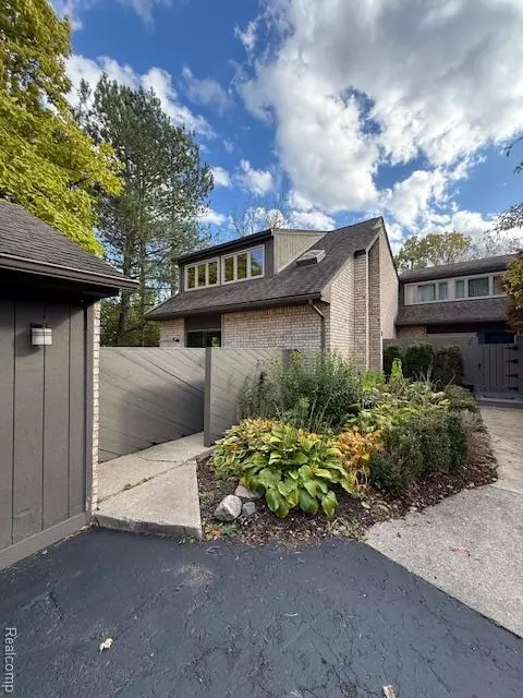 41350 N Woodward Ave W #8, Bloomfield Hills, MI 48304