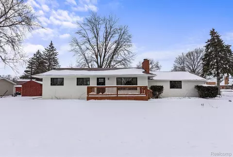 5067 Paro Dr, Flint, MI 48506