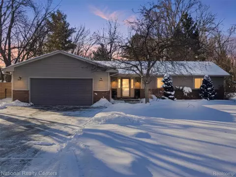 5470 Jamestown Rd, Shelby Township, MI 48317