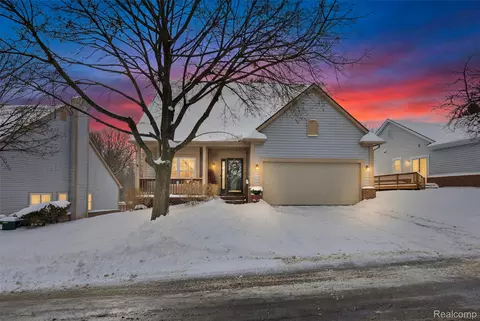 30823 Palmer Dr, Novi, MI 48377