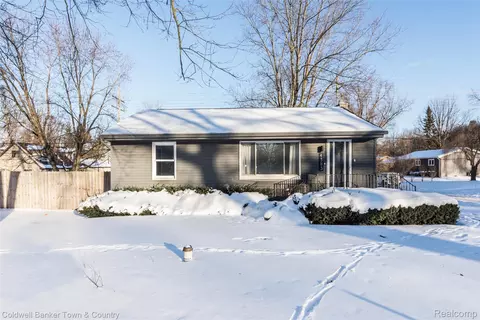 4383 Green Lake Rd, West Bloomfield, MI 48323
