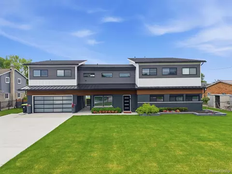 37645 Lakeville St, Harrison, MI 48045