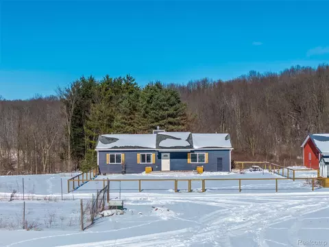 2193 Hummer Lake Rd, Brandon, MI 48462