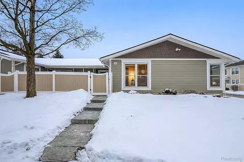 39615 Village Wood Ln, Novi, MI 48375