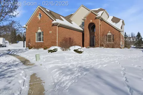 1030 Woodside Ct, Oxford, MI 48371