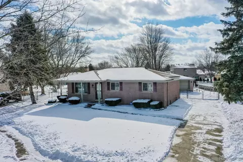 19586 Larry Ct, Clinton Township, MI 48038