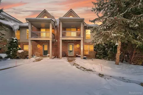 28746 Yarmouth Ct, Chesterfield, MI 48047