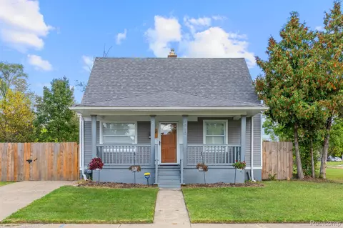 8610 Auburn St, Detroit, MI 48228
