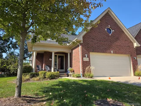 41321 Chestnut Dr, Clinton Township, MI 48038