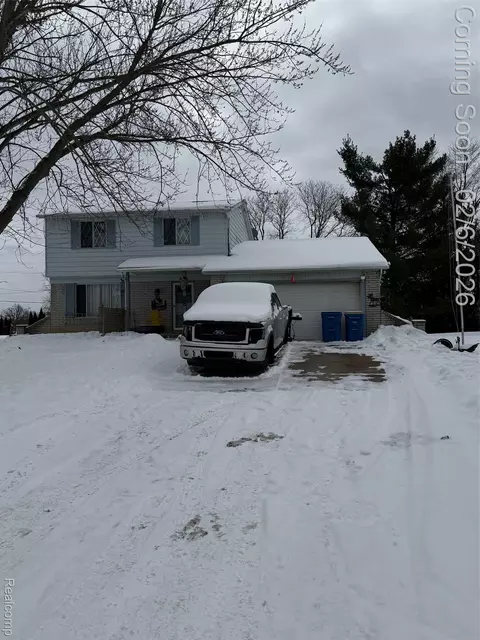 7731 Pleasant Manor Dr, Waterford, MI 48327