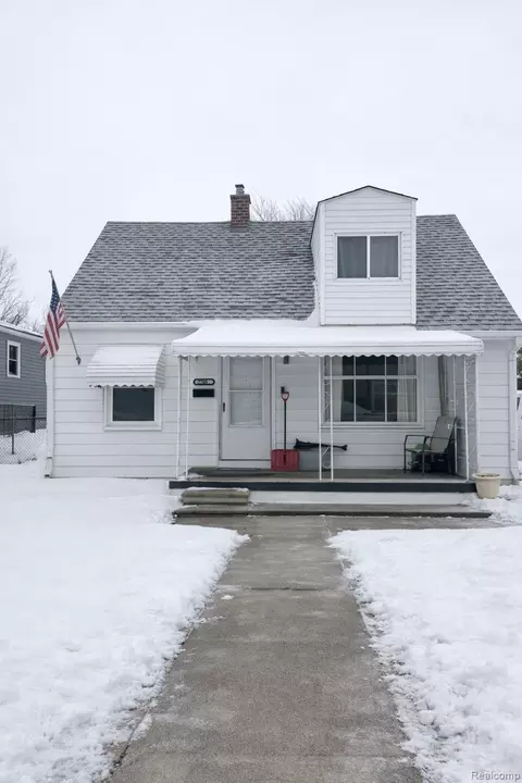 27052 Ridgewood St, Roseville, MI 48066