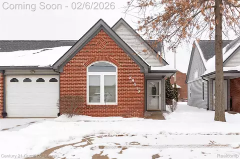 29412 Meadow Ln, Garden City, MI 48135