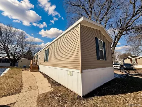 2700 Eaton Rapids Rd #193, Delhi, MI 48911