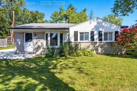 3168 Herbell Dr, Waterford, MI 48328