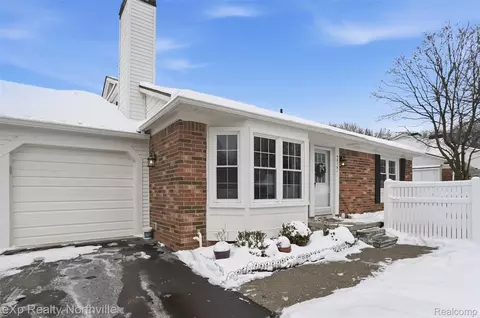 42161 Mill Race Cir #32, Plymouth, MI 48170