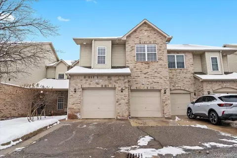 5901 High Point Ct, Brighton, MI 48116