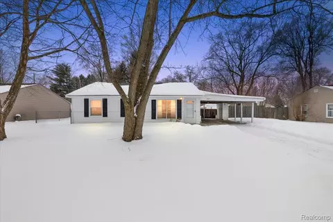 2657 Walnut Rd, Auburn Hills, MI 48326