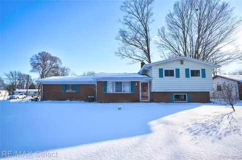 5233 Sagamore Dr, Flint, MI 48473
