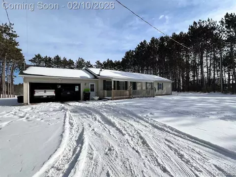9061 S Lucas Rd, Richland, MI 49657