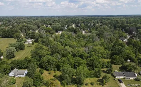 V/l Roat Court, Burton, MI 48509