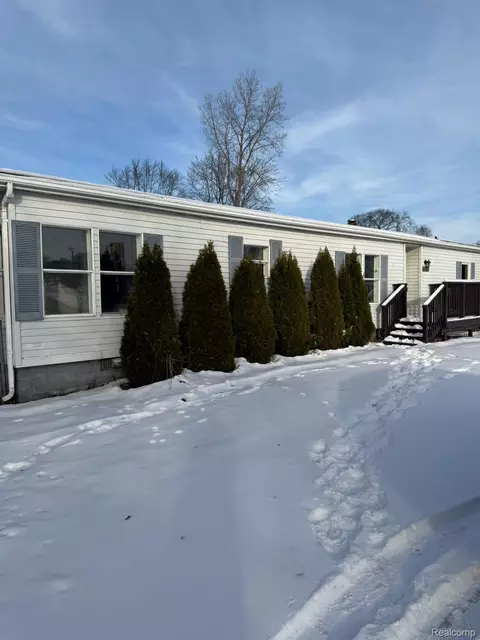 5249 Lapeer Rd, Burton, MI 48509