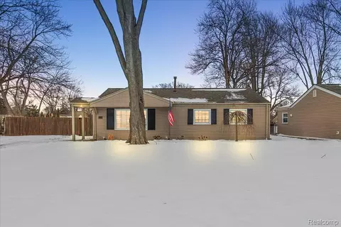 37106 Farley St, Clinton Township, MI 48036