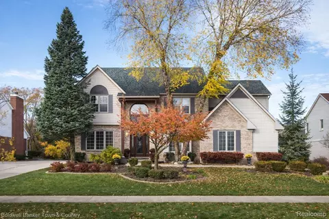 47740 Royal Pointe Dr, Canton, MI 48187