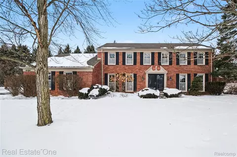 4150 Saddle Ln, West Bloomfield, MI 48322