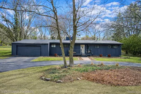 32700 Evergreen Rd, Beverly Hills, MI 48025