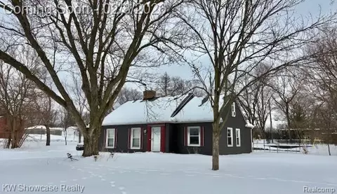 3094 Edgefield Dr, Waterford, MI 48328