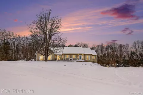 4732 Hunters Creek Rd, Attica, MI 48412