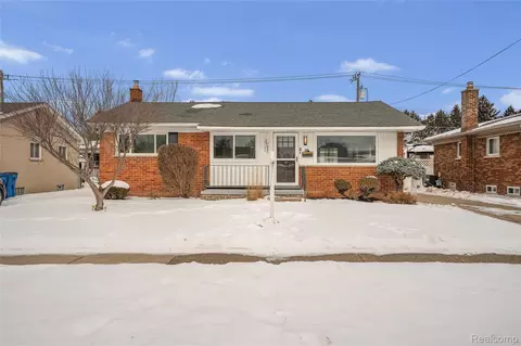 20886 Crestmont Ln, Dearborn Heights, MI 48127