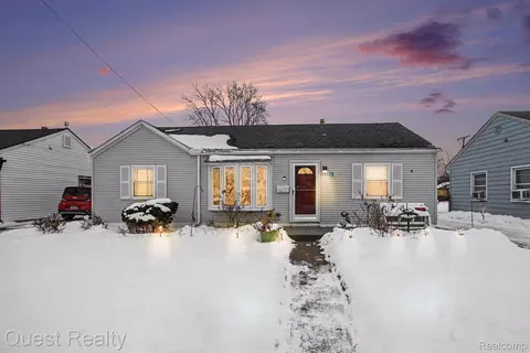 26225 Waldorf St, Roseville, MI 48066