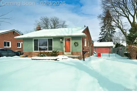 28184 Elmira St, Livonia, MI 48150