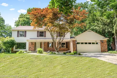 4258 Westover Dr, West Bloomfield, MI 48323